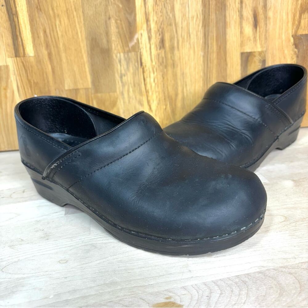 Dansko Black Matte Leather Professional Clog 40